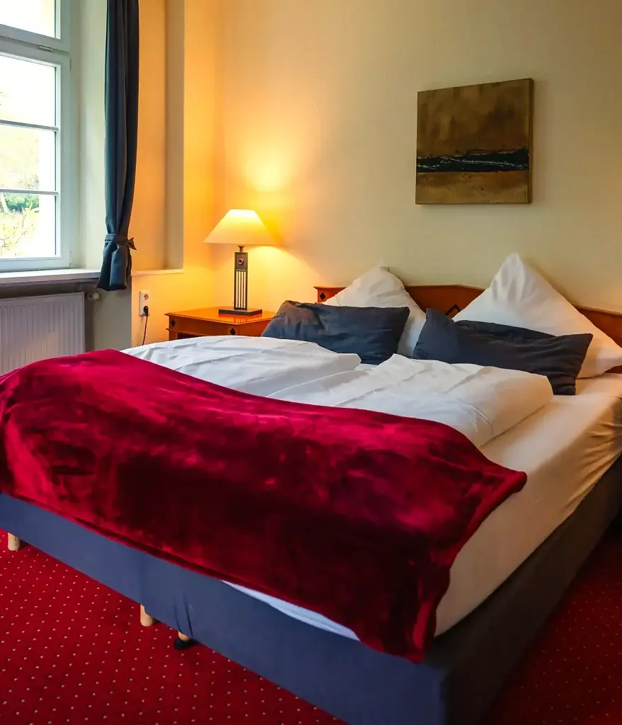 Gemütlich und hell eingerichtetes Doppelzimmer im Schlosshotel Domäne Walberberg.