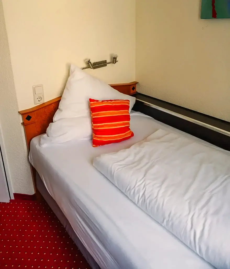 Gemütlich und hell eingerichtetes Einzelzimmer im Schlosshotel Domäne Walberberg.